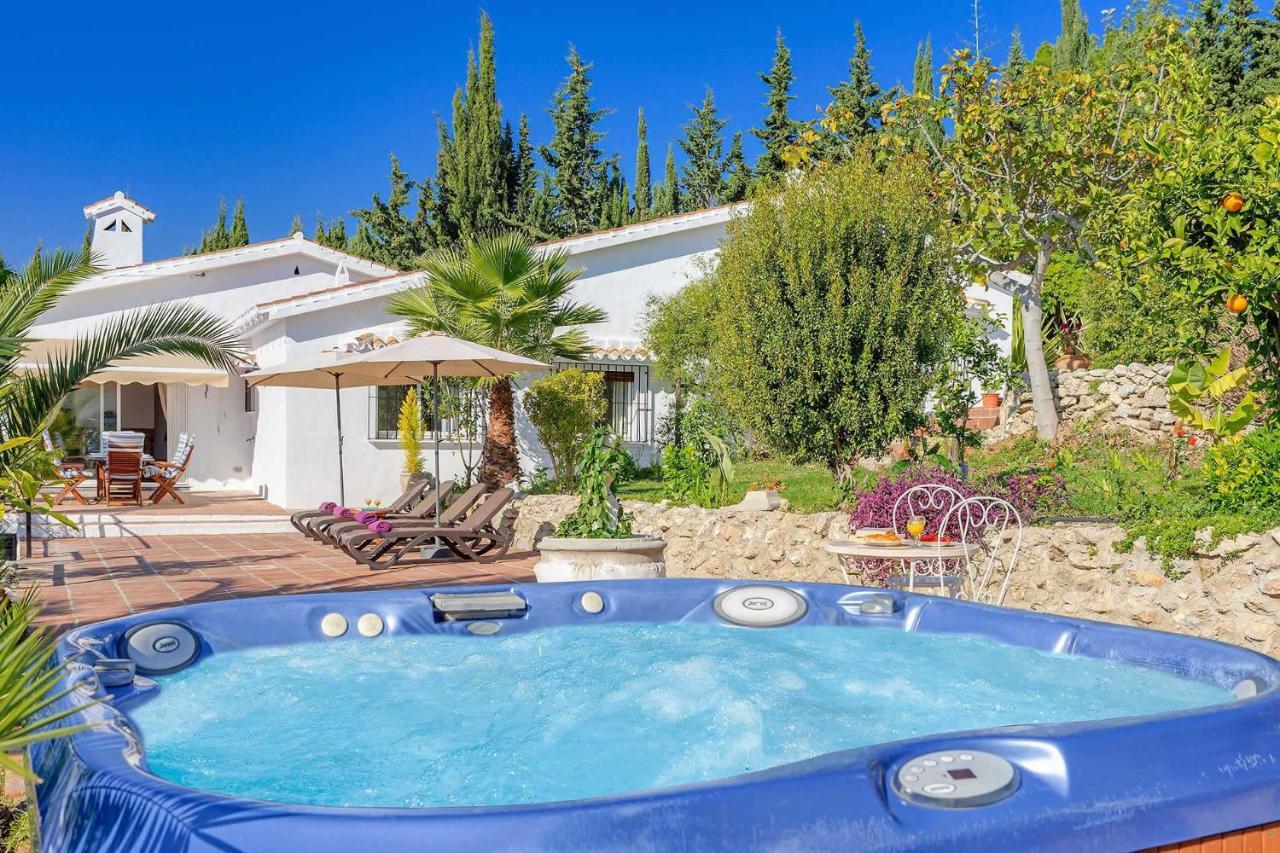 Private Heated Pool, Jacuzzi & 1225M2 Garden In Villa Cipreses Frigiliana Exterior photo
