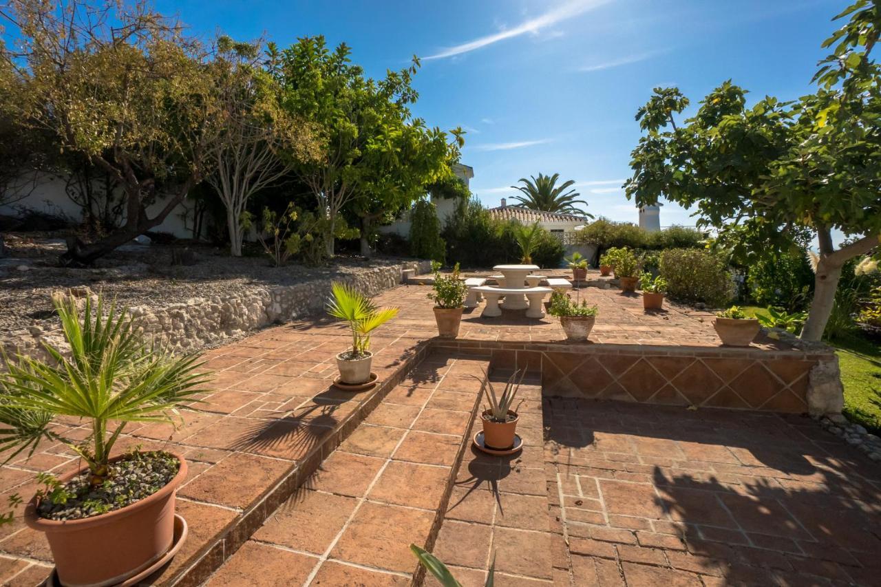 Private Heated Pool, Jacuzzi & 1225M2 Garden In Villa Cipreses Frigiliana Exterior photo