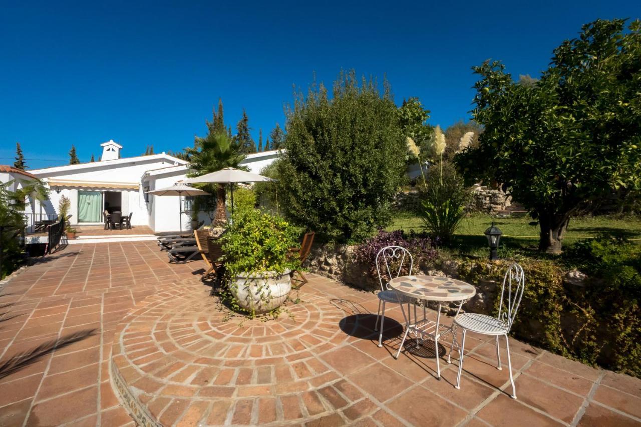 Private Heated Pool, Jacuzzi & 1225M2 Garden In Villa Cipreses Frigiliana Exterior photo