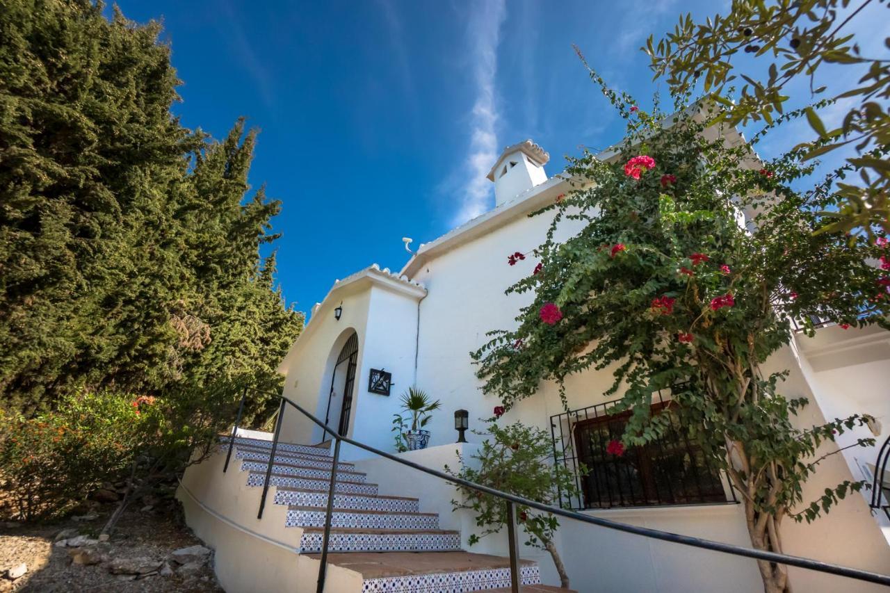 Private Heated Pool, Jacuzzi & 1225M2 Garden In Villa Cipreses Frigiliana Exterior photo