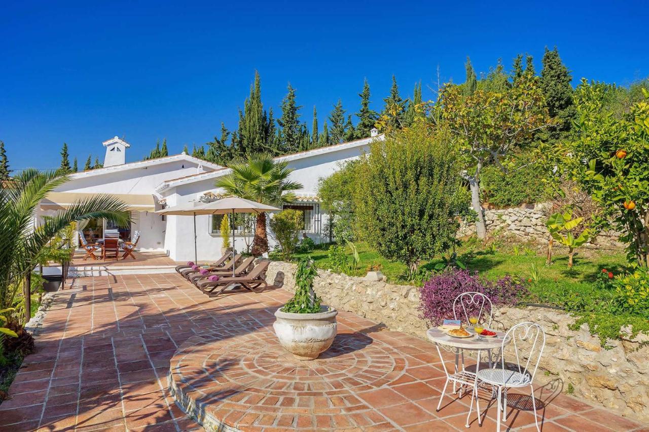 Private Heated Pool, Jacuzzi & 1225M2 Garden In Villa Cipreses Frigiliana Exterior photo
