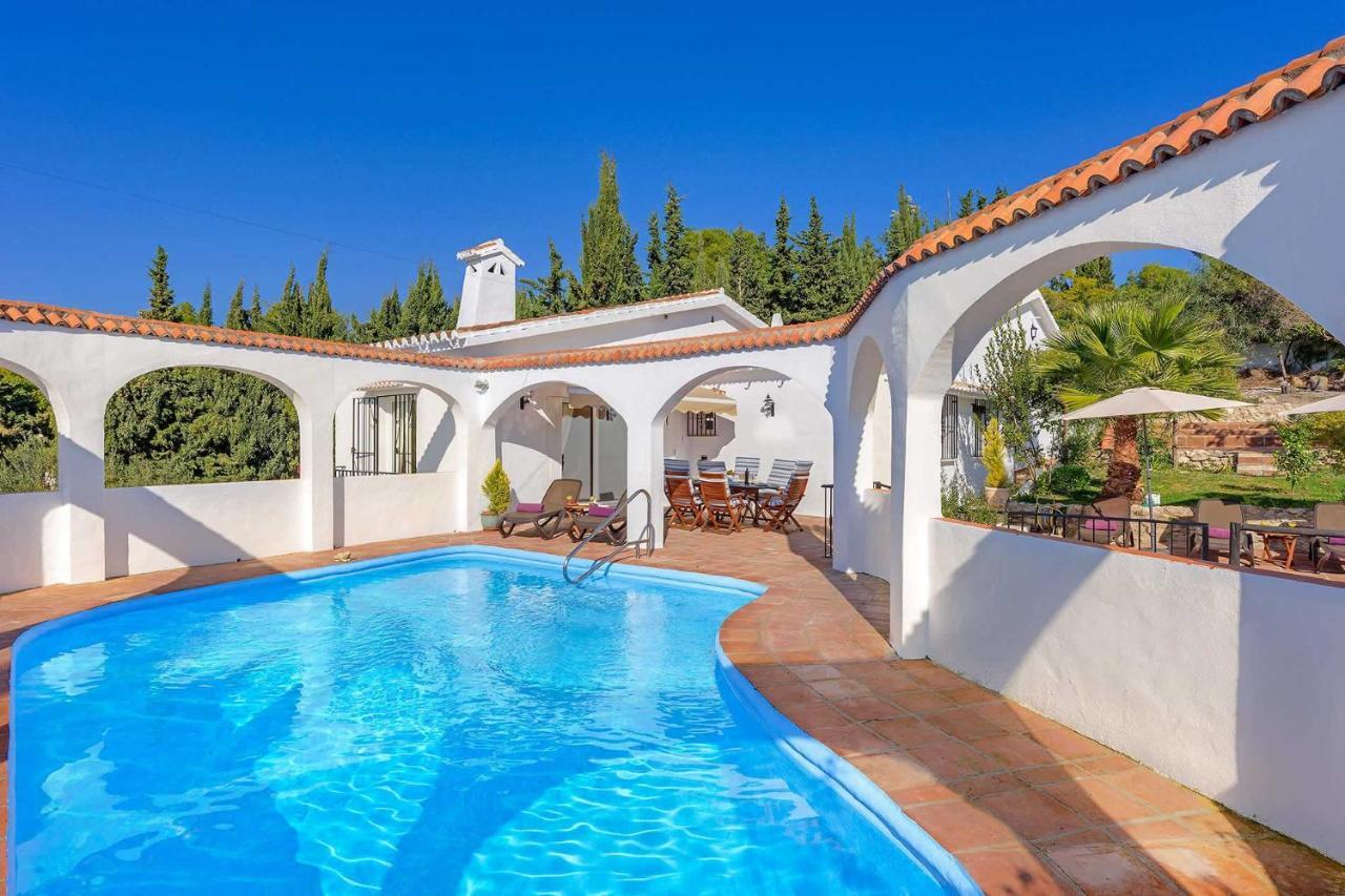 Private Heated Pool, Jacuzzi & 1225M2 Garden In Villa Cipreses Frigiliana Exterior photo